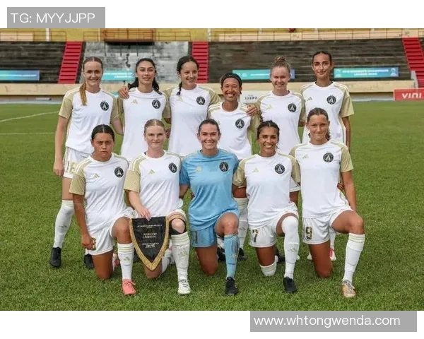 足球明星们的珍贵合照展现友谊与荣耀的瞬间