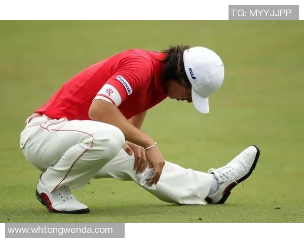 足球明星压腿技巧全解析视频合集助你提升柔韧性与运动表现